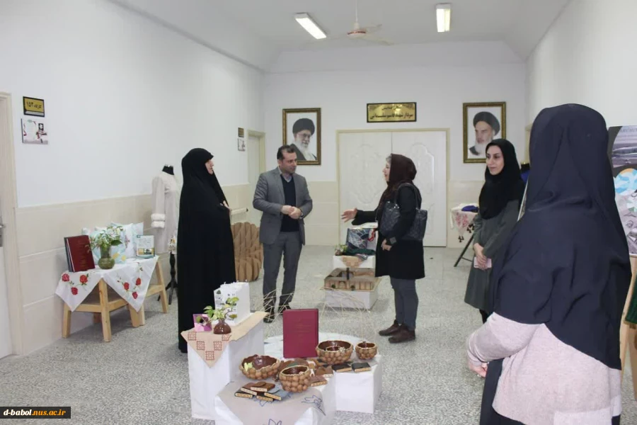 بازدید آقای دکتر میانسری نماینده واحد پژوهش و ارتباط با صنعت دانشگاه فنی و حرفه ای استان مازندران از نمایشگاه و فروشگاه دست ساخته های دانشجویان به مناسبت هفته پژوهش در آموزشکده فنی و حرفه ای دختران بابل   7