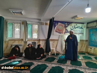 طرح پرسش و پاسخ امام جماعت در پیرامون مباحث روزه و اهدای جایزه به دانشجویان