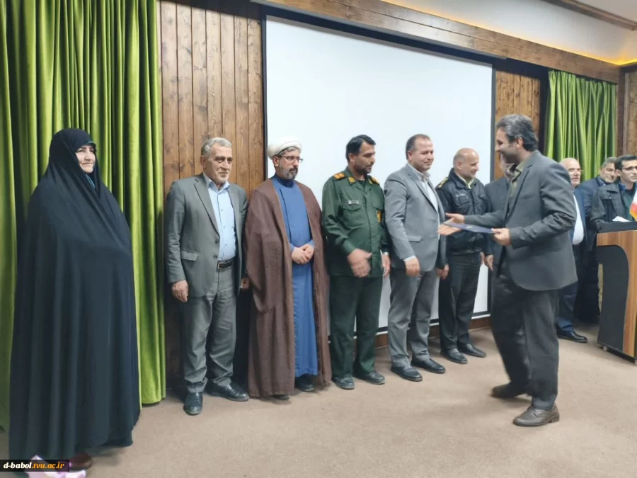 برگزاری مراسم تجلیل از خادمین و خیرین معزز، نهادها و مسئولین در ساخت یادمان شهید خوشنام آموزشکده ملی مهارت دختران بابل 7