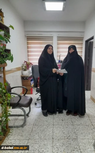 تقدیر رئیس آموزشکده ملی مهارت دختران بابل از مسئول روابط عمومی آموزشکده، به مناسبت روز ارتباطات و روابط عمومی